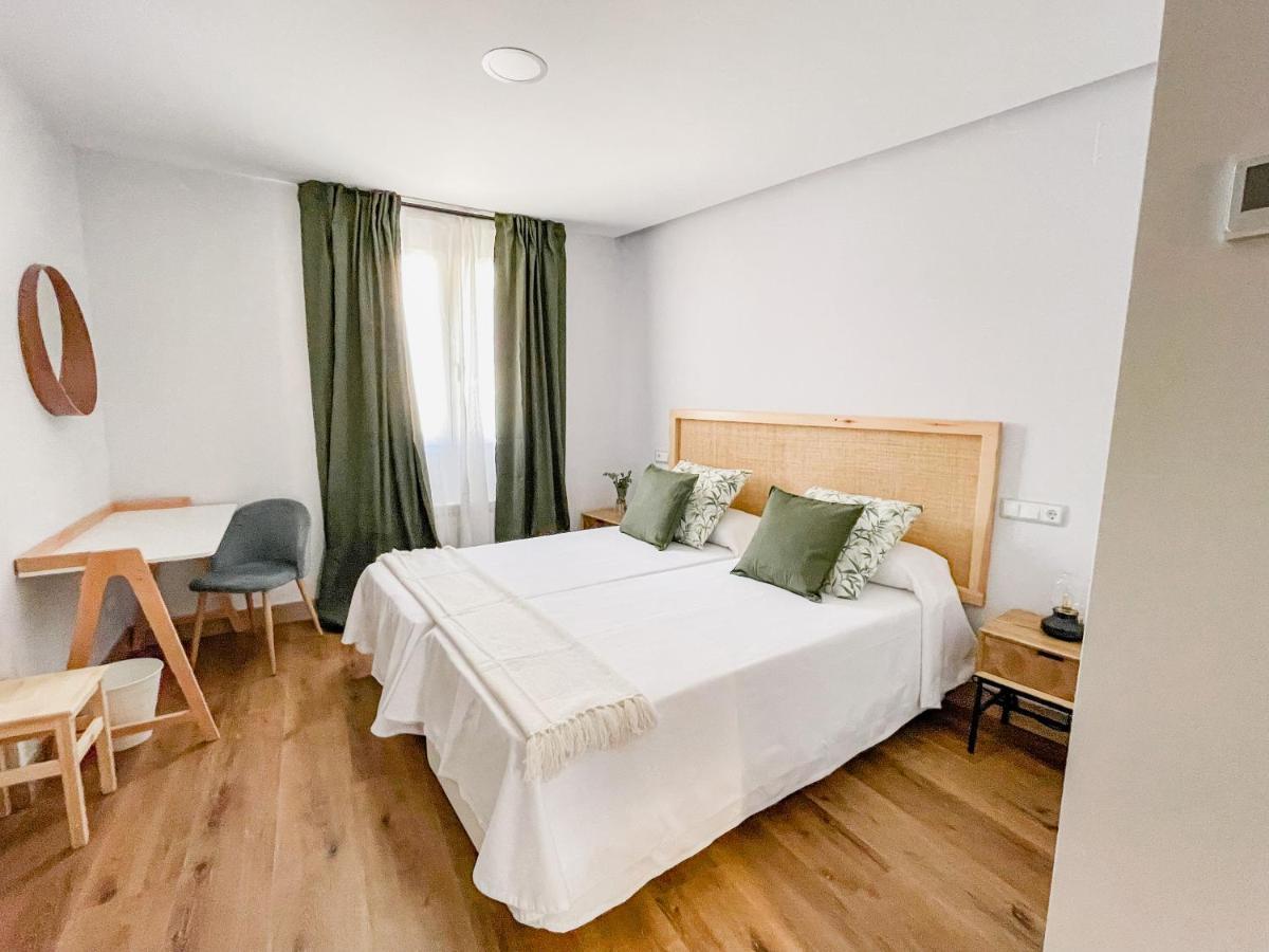 Hotel Camino De Las Estrellas Serranillos ภายนอก รูปภาพ