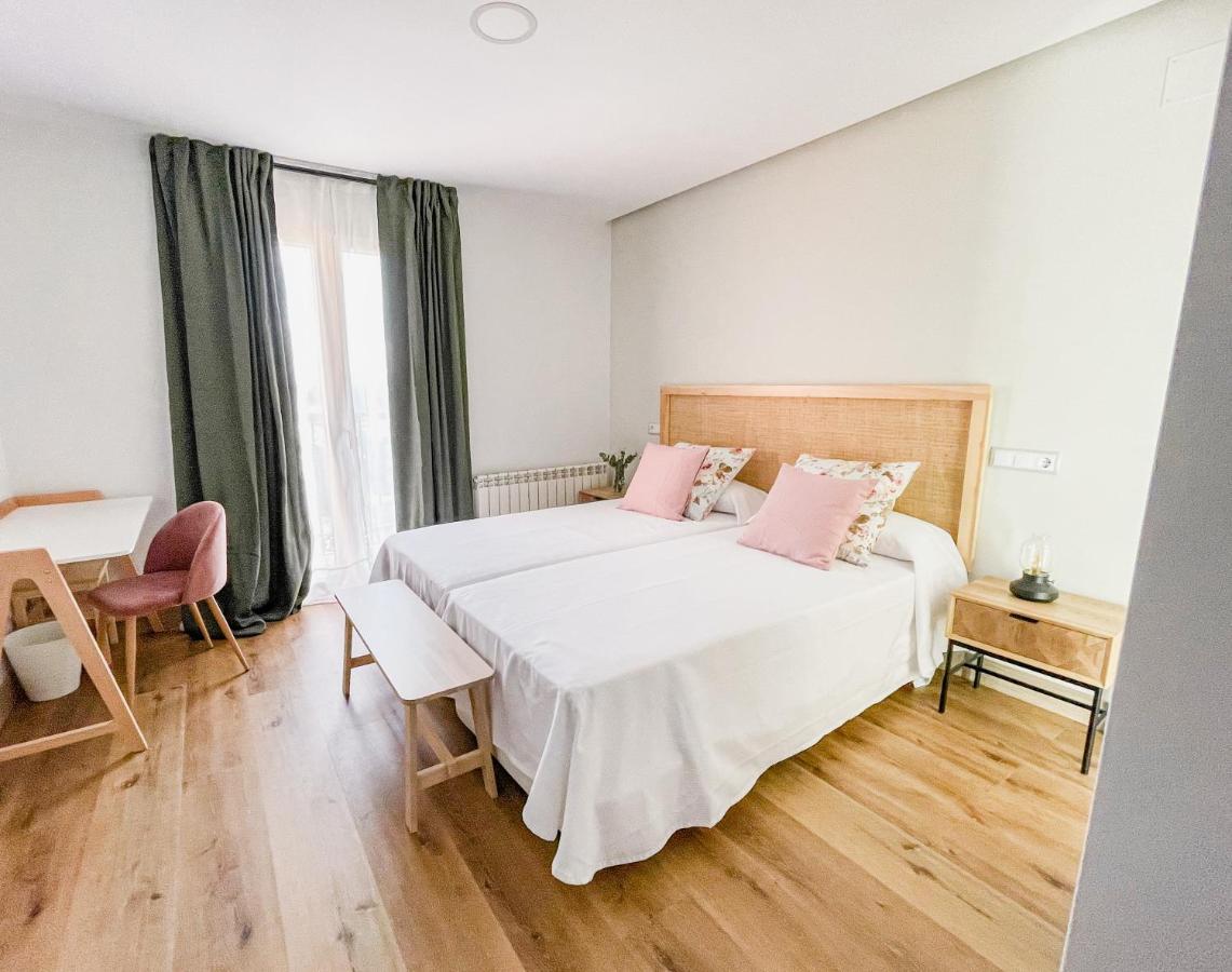 Hotel Camino De Las Estrellas Serranillos ภายนอก รูปภาพ