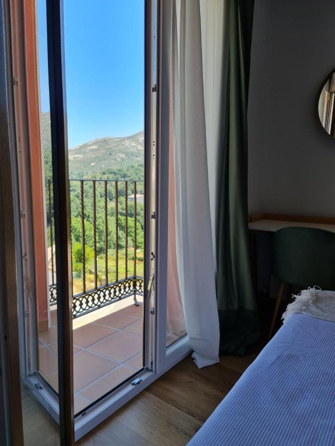 Hotel Camino De Las Estrellas Serranillos ภายนอก รูปภาพ