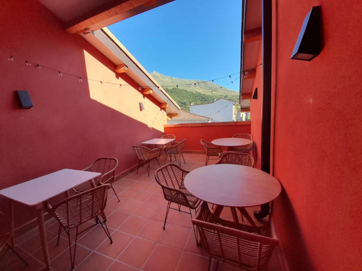 Hotel Camino De Las Estrellas Serranillos ภายนอก รูปภาพ