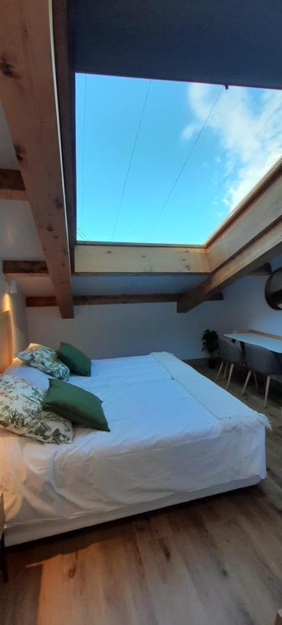 Hotel Camino De Las Estrellas Serranillos ภายนอก รูปภาพ