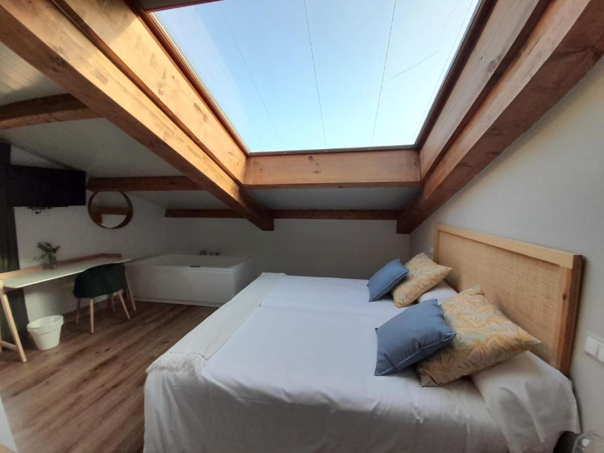 Hotel Camino De Las Estrellas Serranillos ภายนอก รูปภาพ