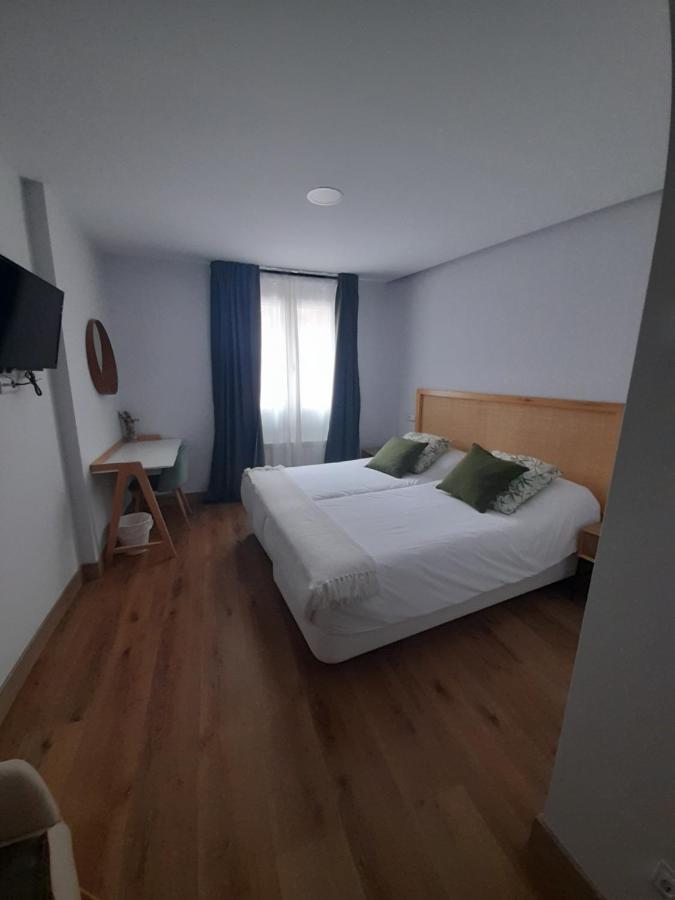 Hotel Camino De Las Estrellas Serranillos ภายนอก รูปภาพ