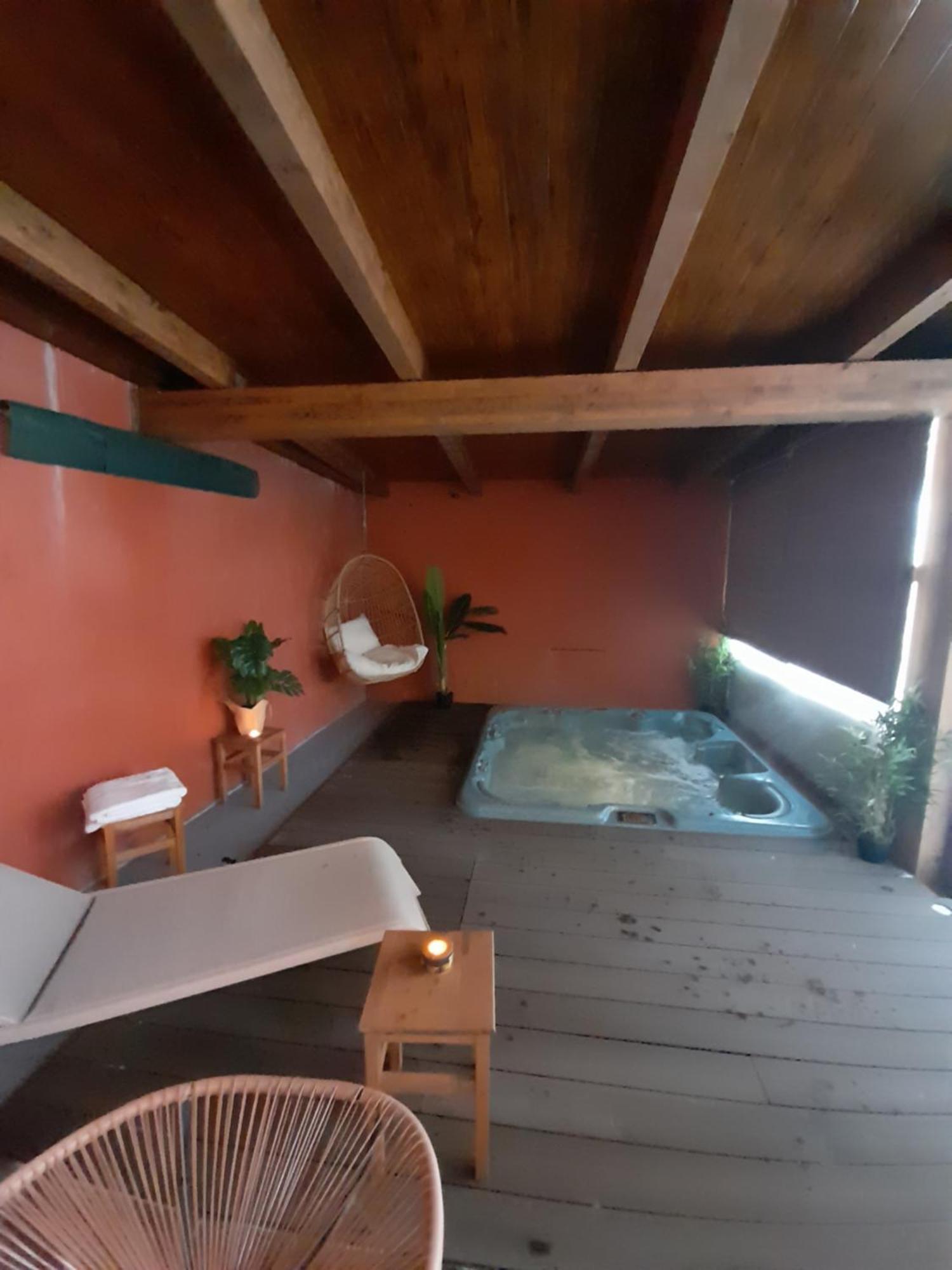 Hotel Camino De Las Estrellas Serranillos ภายนอก รูปภาพ